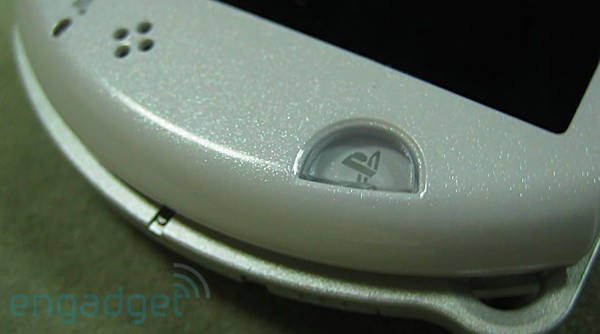 white-psp-go-h-o-2009-06-05_07-25-39-rm-eng