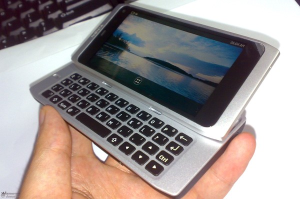 nokia_N9_qwerty