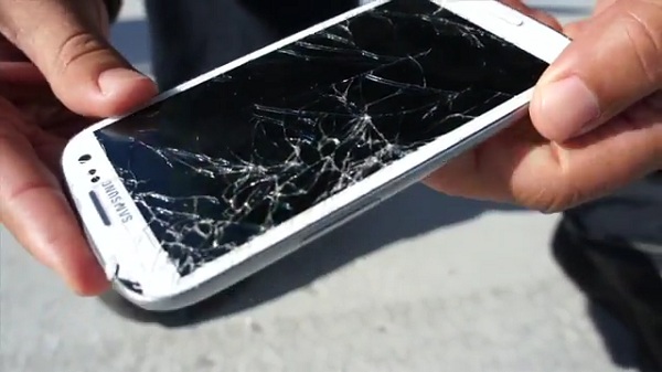 galaxy_s_iii_vs_iphone_4s_drop