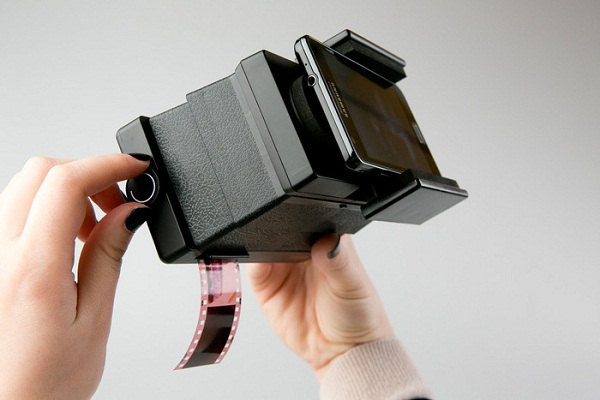 lomography-smartphone-film-scanner
