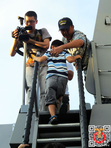 navy-vivocity-IMG_0563m